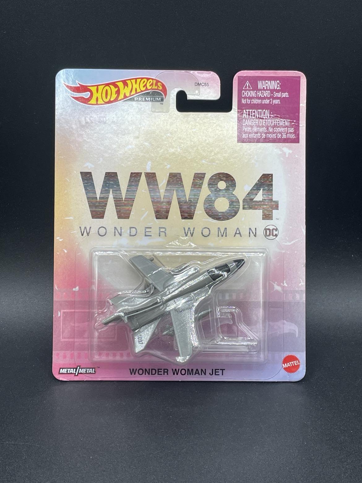 HOT WHEELS PREMIUM RETRO ENTERTAINMENT WW84 WONDER WOMAN JET - Slight marks on card