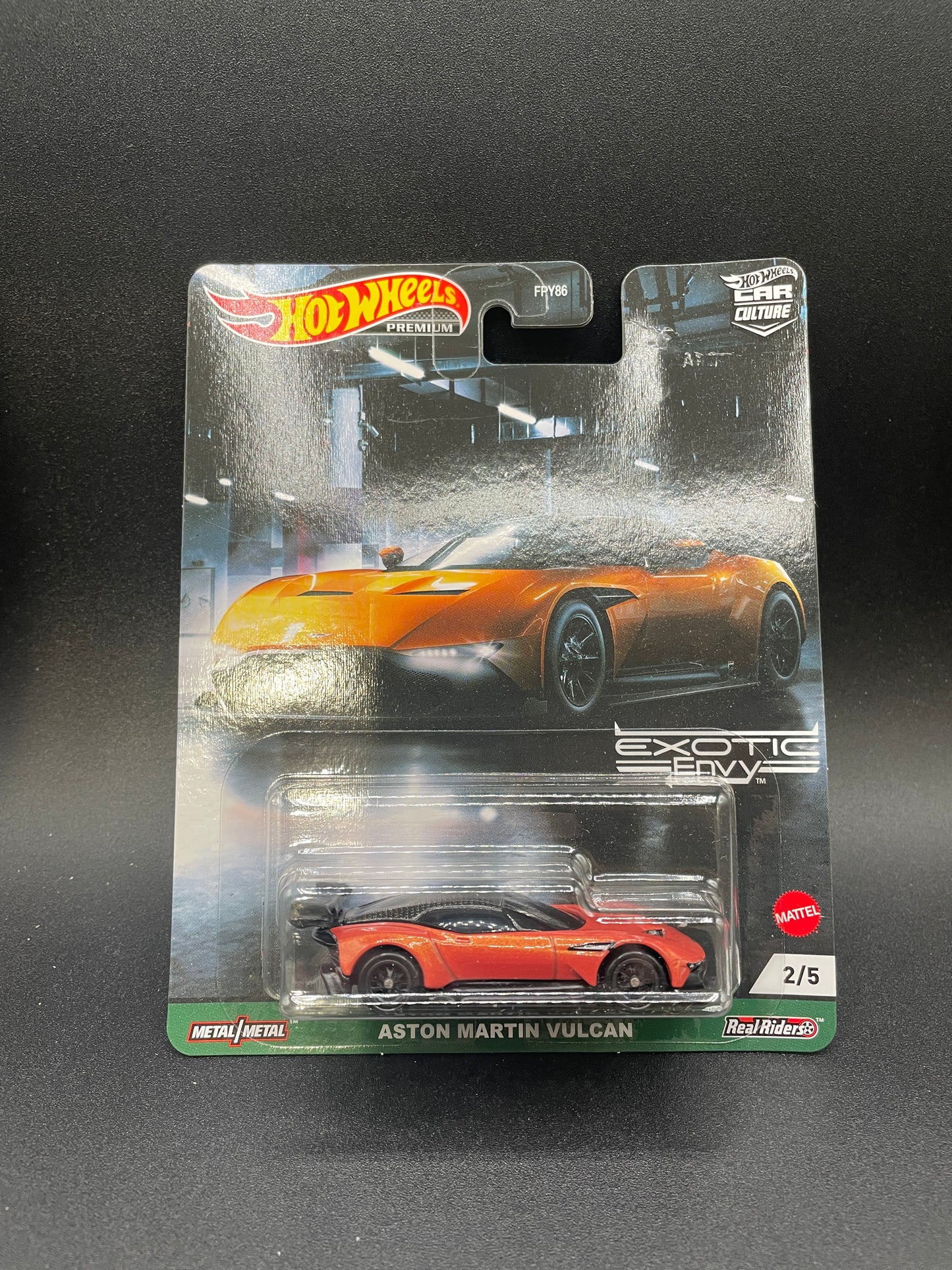 Hot Wheels CAR CULTURE  -  EXOTIC ENVY - ASTON MARTIN VULCAN - CREASE IN CARD